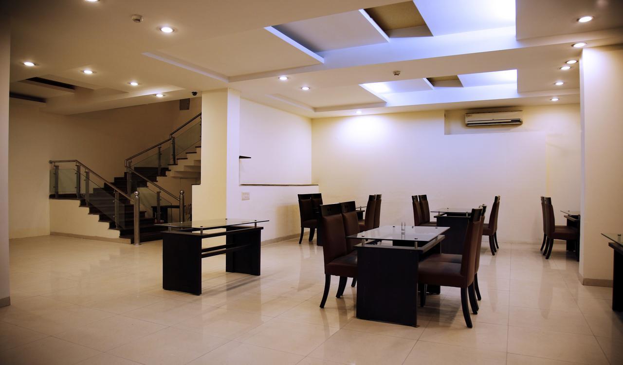 Fabhotel Oasis Dlf Phase 3 Gurgaon Buitenkant foto